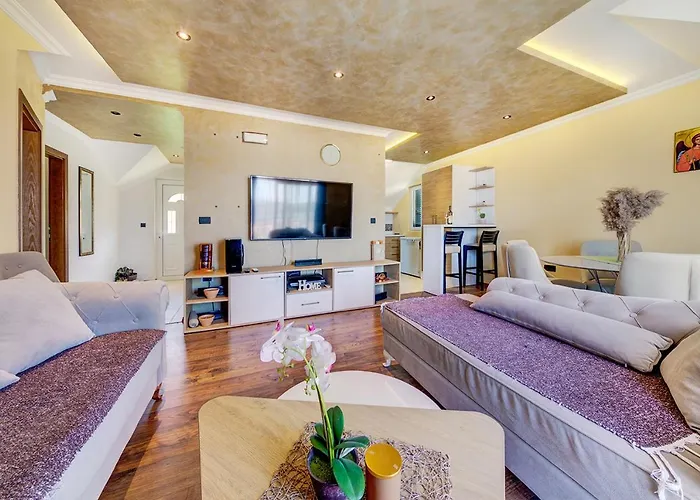 Twin Street Apartments